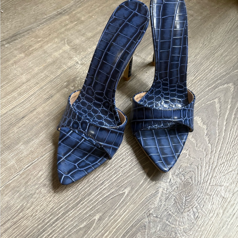 Elegant Blue Croc-Embossed Women's Heels